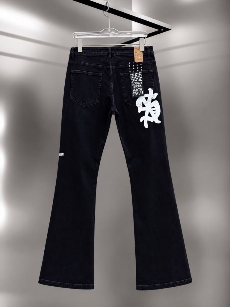 Black Graphic Flare-Leg Jeans 🖤🔥